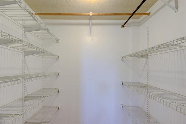 113 ROYAL PARK Drive 1H, Oakland Park, FL 33309