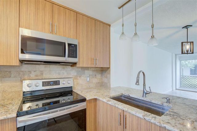 113 ROYAL PARK Drive 1H, Oakland Park, FL 33309
