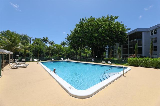 113 ROYAL PARK Drive 1H, Oakland Park, FL 33309