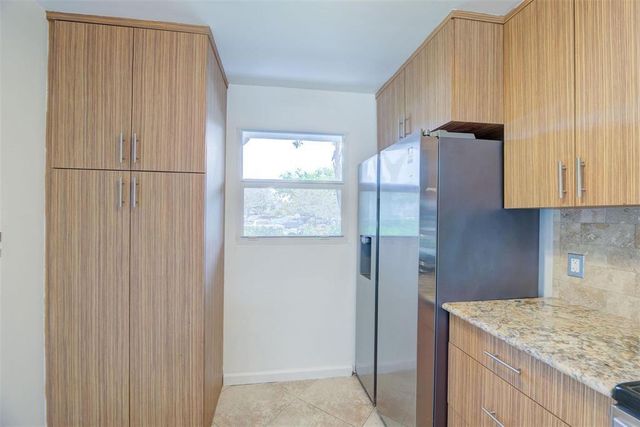 113 ROYAL PARK Drive 1H, Oakland Park, FL 33309