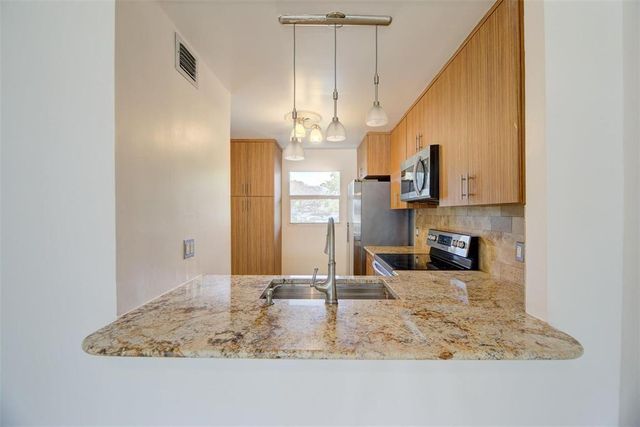 113 ROYAL PARK Drive 1H, Oakland Park, FL 33309