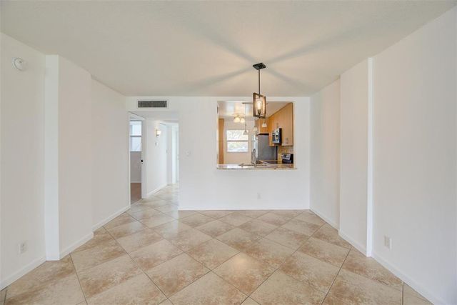 113 ROYAL PARK Drive 1H, Oakland Park, FL 33309