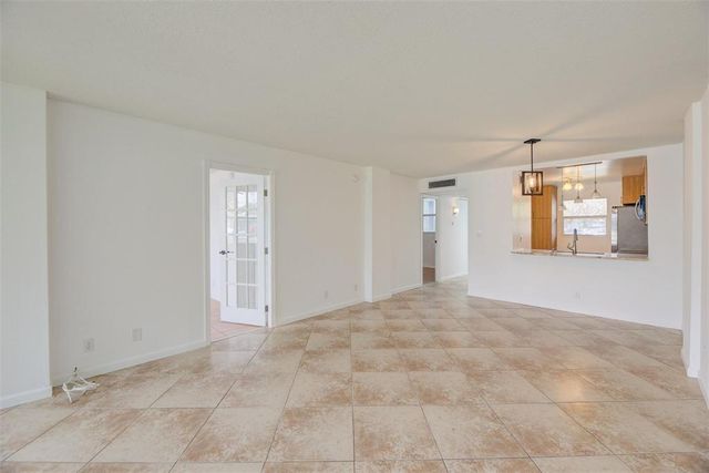 113 ROYAL PARK Drive 1H, Oakland Park, FL 33309