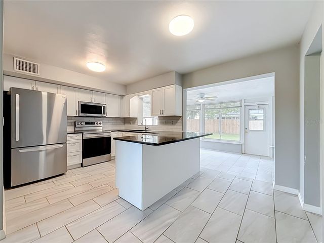890 7TH AVENUE NE, Largo, FL 33770