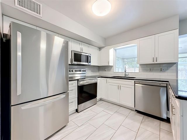 890 7TH AVENUE NE, Largo, FL 33770