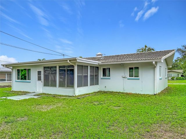890 7TH AVENUE NE, Largo, FL 33770