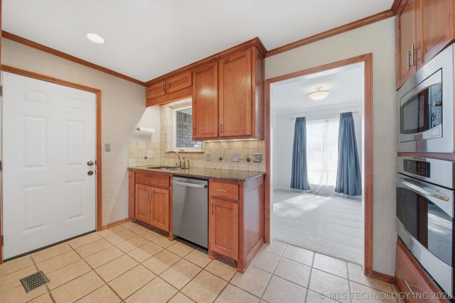 3505 E 70th Place, Tulsa, OK 74136