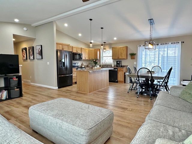 21 Roberts St, Burlington, ND 58722