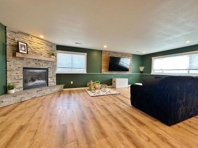 21 Roberts St, Burlington, ND 58722