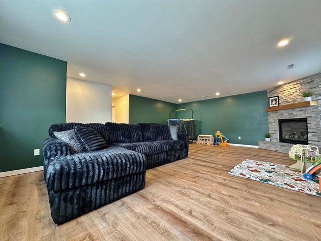 21 Roberts St, Burlington, ND 58722