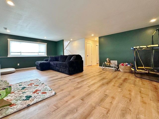 21 Roberts St, Burlington, ND 58722