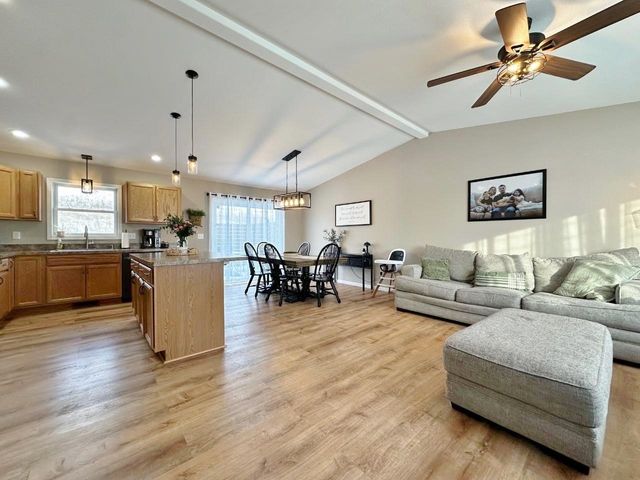 21 Roberts St, Burlington, ND 58722