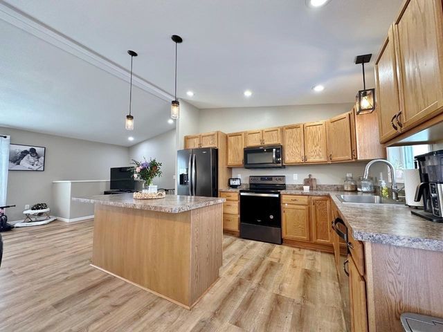 21 Roberts St, Burlington, ND 58722