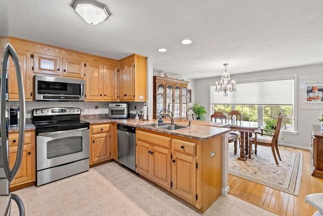 7 Nature View Dr 7, Uxbridge, MA 01569