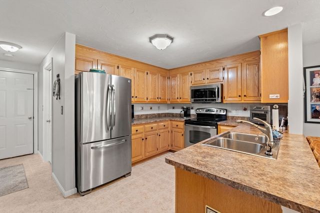 7 Nature View Dr 7, Uxbridge, MA 01569