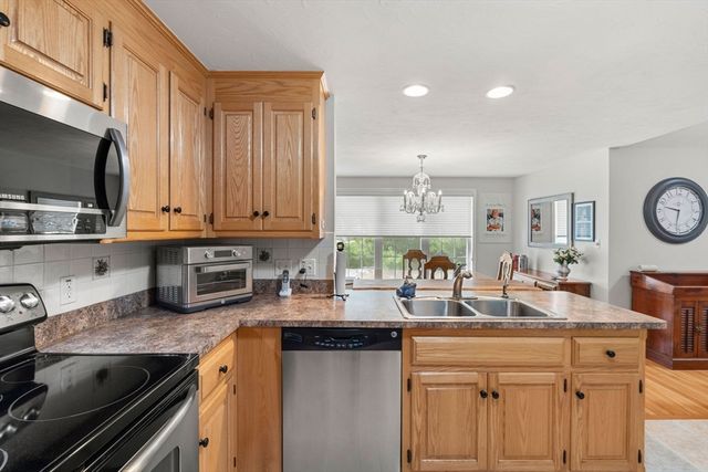 7 Nature View Dr 7, Uxbridge, MA 01569