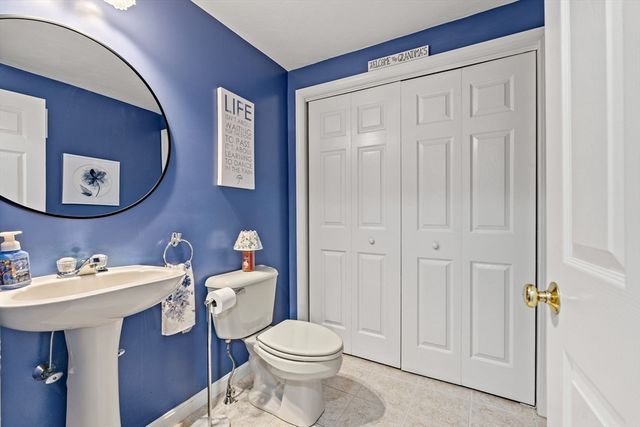 7 Nature View Dr 7, Uxbridge, MA 01569