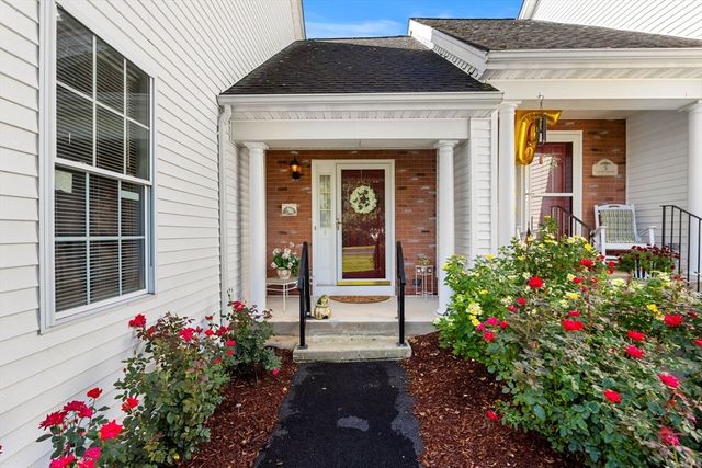 7 Nature View Dr 7, Uxbridge, MA 01569