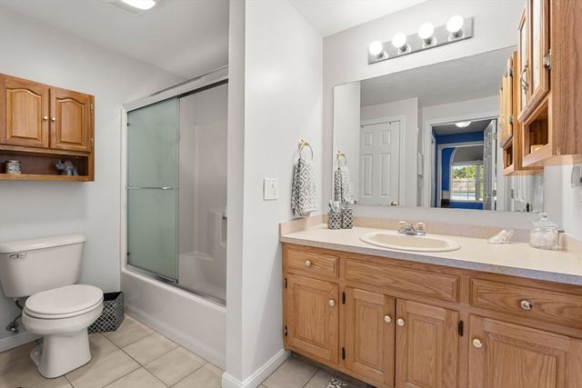 7 Nature View Dr 7, Uxbridge, MA 01569