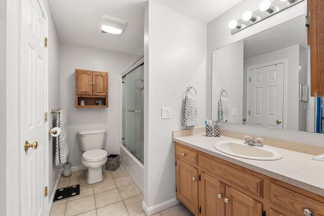 7 Nature View Dr 7, Uxbridge, MA 01569