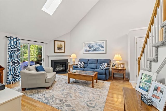 7 Nature View Dr 7, Uxbridge, MA 01569