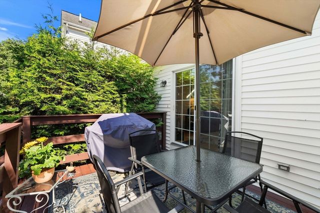 7 Nature View Dr 7, Uxbridge, MA 01569