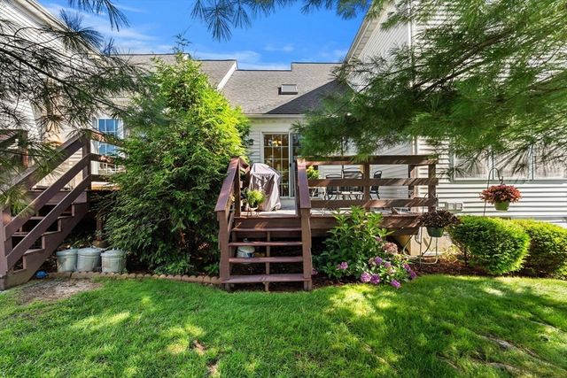 7 Nature View Dr 7, Uxbridge, MA 01569