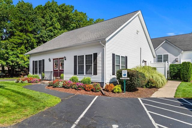 7 Nature View Dr 7, Uxbridge, MA 01569