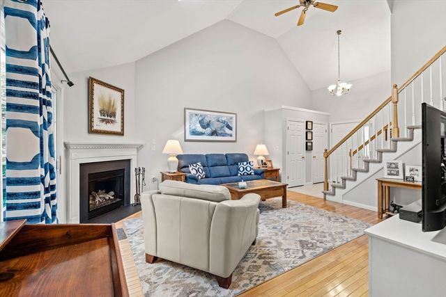 7 Nature View Dr 7, Uxbridge, MA 01569