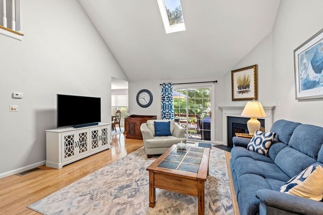 7 Nature View Dr 7, Uxbridge, MA 01569