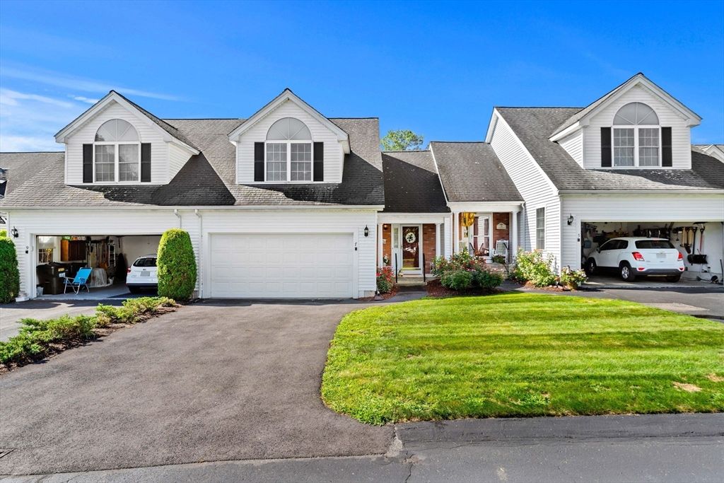 7 Nature View Dr 7, Uxbridge, MA 01569