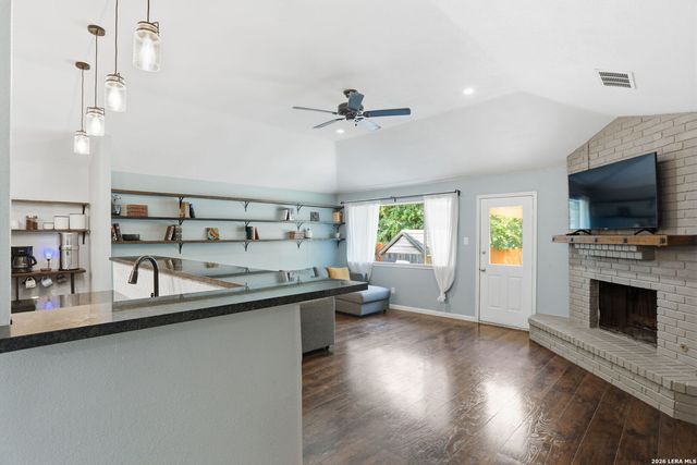 6342 FOREST VLG, San Antonio, TX 78250