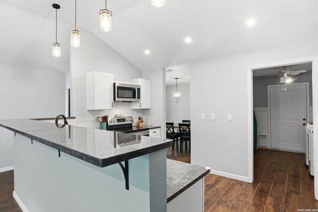 6342 FOREST VLG, San Antonio, TX 78250