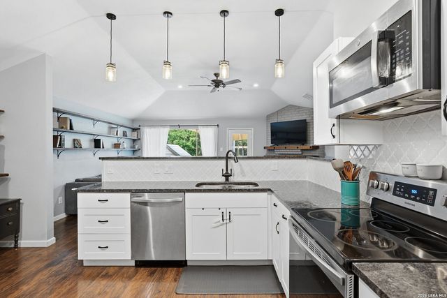 6342 FOREST VLG, San Antonio, TX 78250