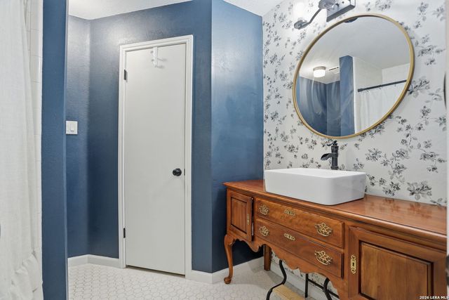6342 FOREST VLG, San Antonio, TX 78250