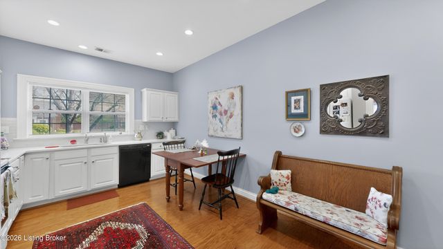 5943 Ashwood Bluff Dr, Louisville, KY 40207