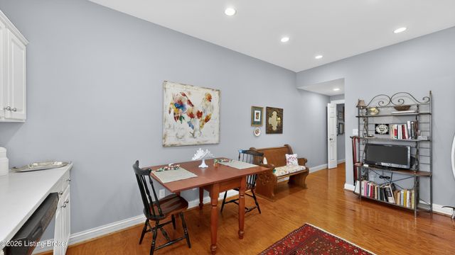 5943 Ashwood Bluff Dr, Louisville, KY 40207