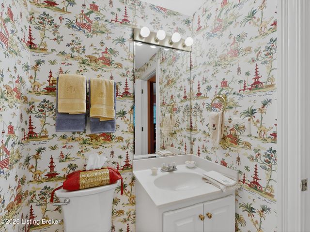 5943 Ashwood Bluff Dr, Louisville, KY 40207