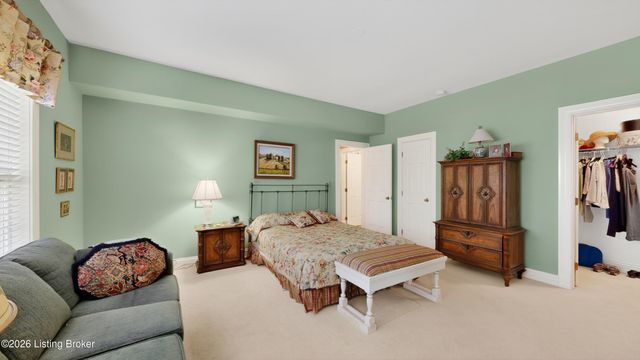 5943 Ashwood Bluff Dr, Louisville, KY 40207