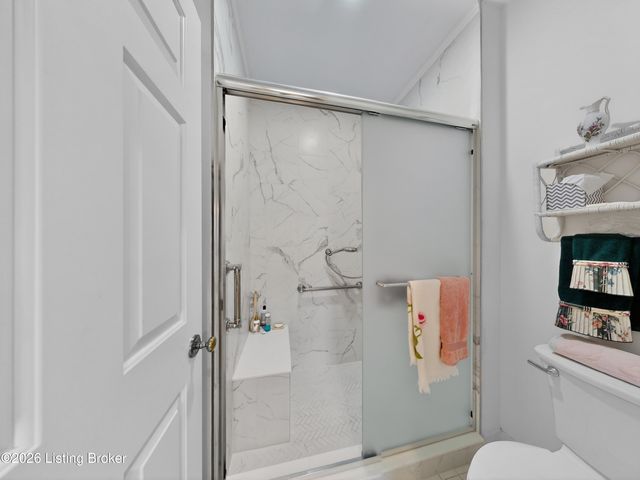 5943 Ashwood Bluff Dr, Louisville, KY 40207