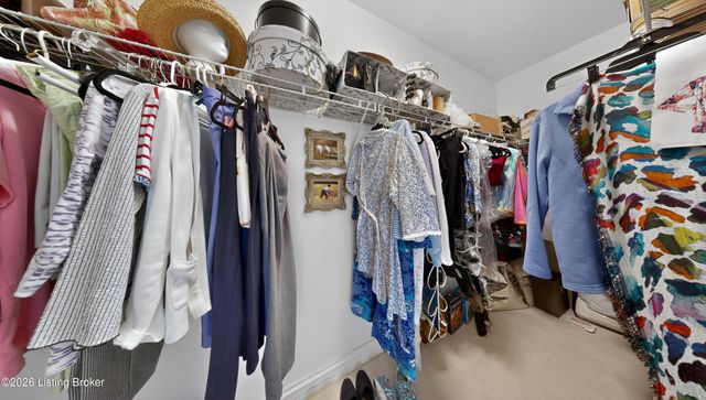 5943 Ashwood Bluff Dr, Louisville, KY 40207