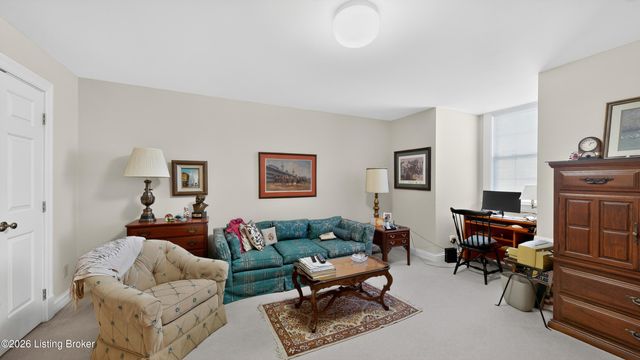 5943 Ashwood Bluff Dr, Louisville, KY 40207