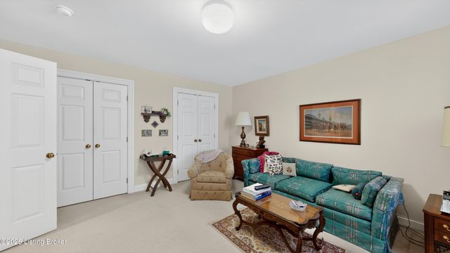 5943 Ashwood Bluff Dr, Louisville, KY 40207