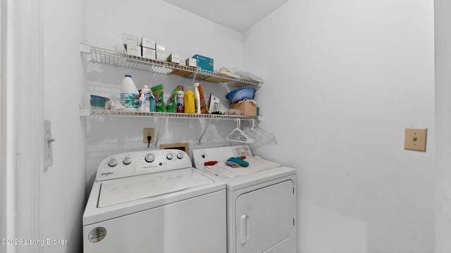 5943 Ashwood Bluff Dr, Louisville, KY 40207