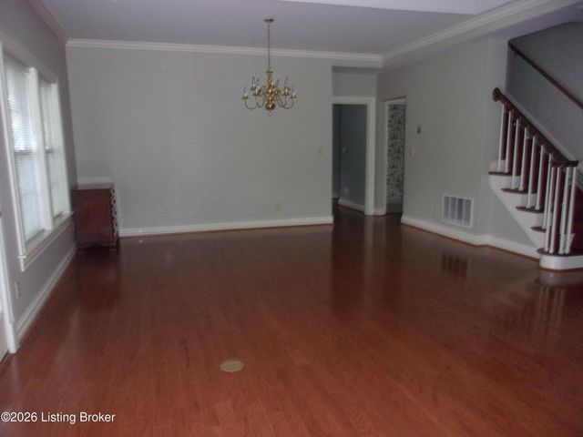 5943 Ashwood Bluff Dr, Louisville, KY 40207