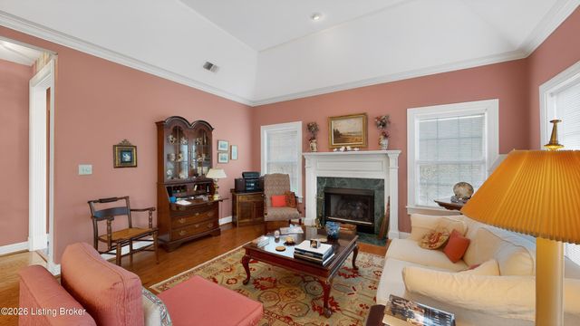 5943 Ashwood Bluff Dr, Louisville, KY 40207