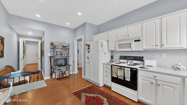 5943 Ashwood Bluff Dr, Louisville, KY 40207