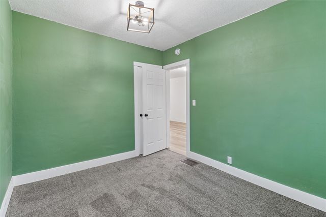 709 E 9th Street S, Newton, IA 50208