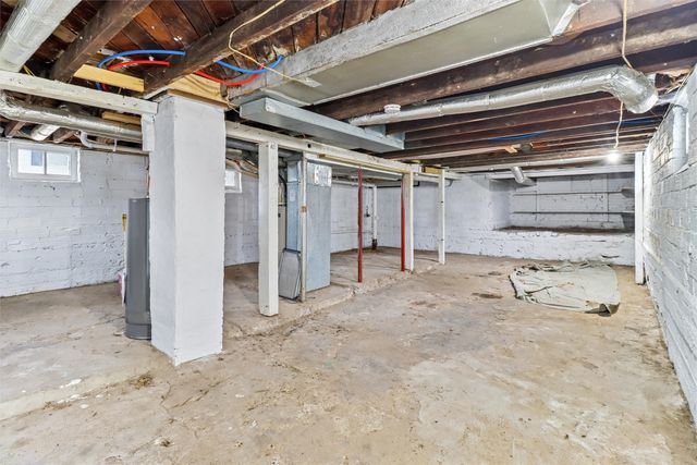 709 E 9th Street S, Newton, IA 50208