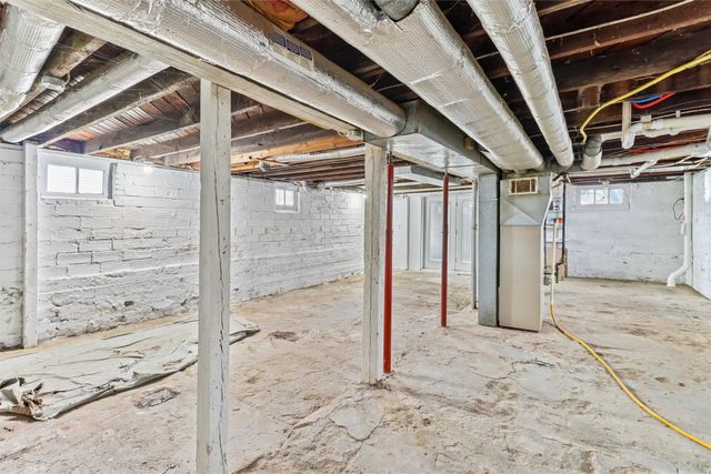 709 E 9th Street S, Newton, IA 50208